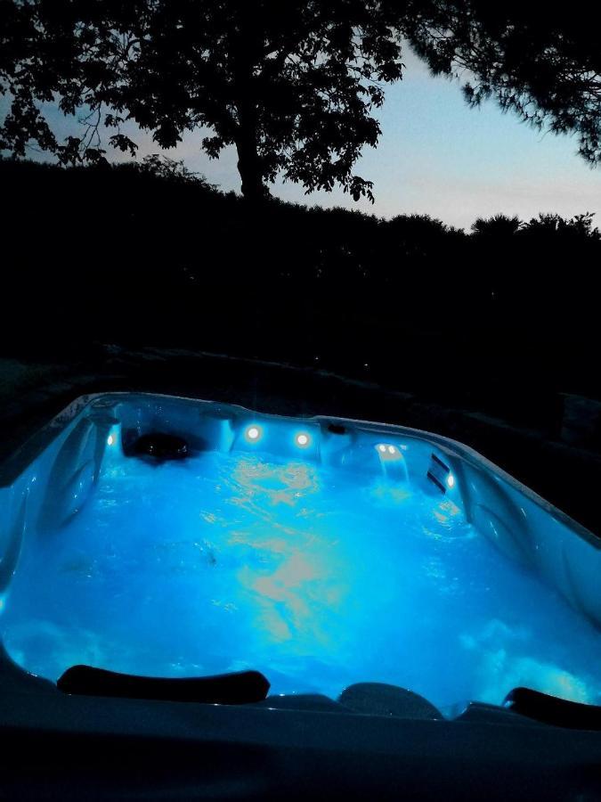 Gite Dans Une Ambiance Vegetale Avec Spa Privatif Jazennes Bagian luar foto