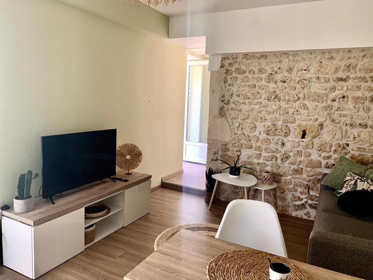 Gite Dans Une Ambiance Vegetale Avec Spa Privatif Jazennes Bagian luar foto